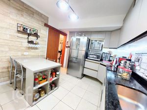 Image 6 - 647885