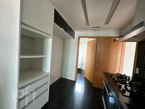 Image 7 - 648218
