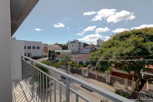 Image 11 - 648899