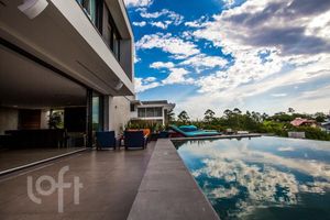 Image 15 - 649499