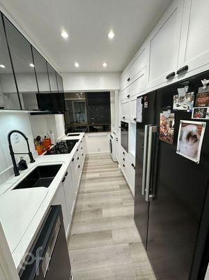 Image 22 - 649737