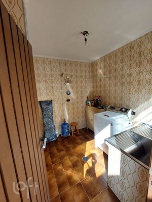 Image 8 - 650946