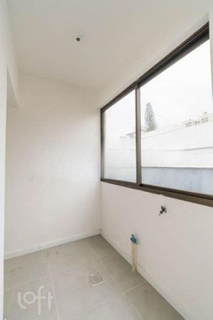 Image 19 - 654330