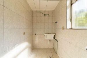Image 11 - 654406