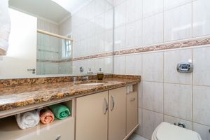 Image 30 - 654617