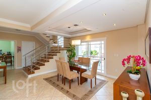 Image 6 - 654617