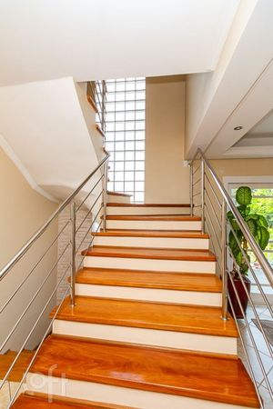 Image 10 - 654617