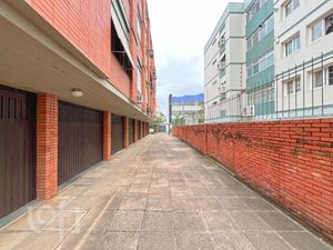Image 31 - 655698