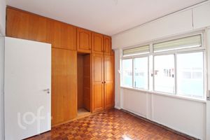 Image 19 - 655698