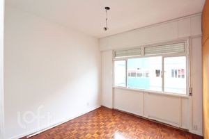 Image 15 - 655698