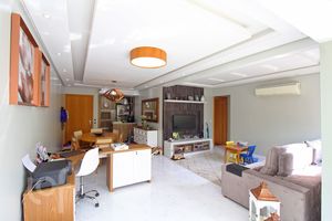 Image 4 - 655972