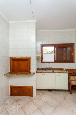 Image 13 - 655995