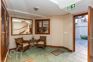 Image 32 - 655995