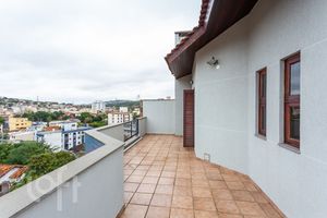Image 27 - 655995