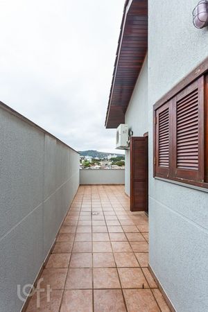 Image 28 - 655995