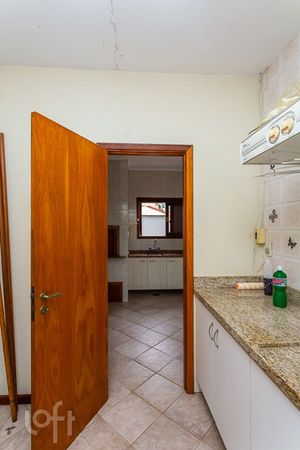 Image 20 - 655995