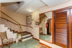 Image 33 - 655995
