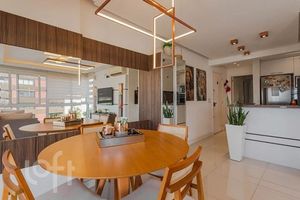 Image 1 - 656827