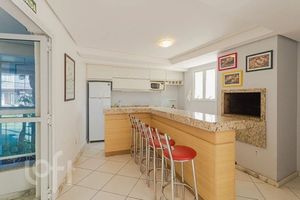 Image 17 - 656827