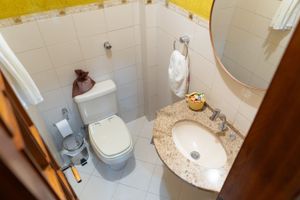 Image 10 - 657696