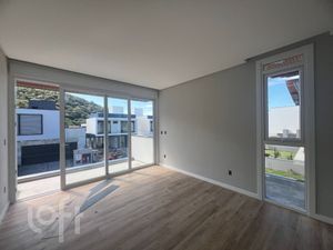 Image 6 - 657716