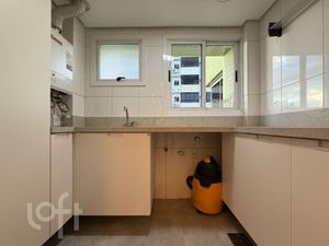 Image 22 - 657805