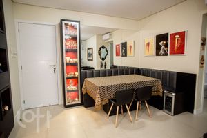 Image 9 - 657849