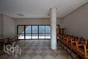 Image 31 - 657932