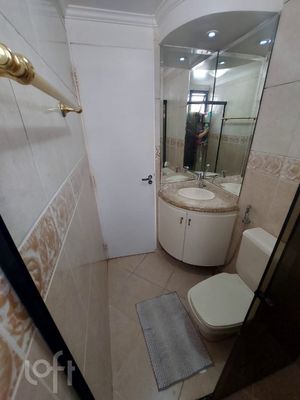 Image 19 - 657932