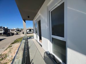 Image 35 - 657980