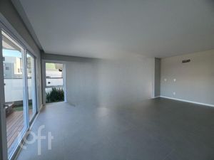 Image 8 - 657980