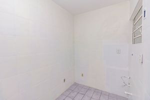 Image 19 - 658486