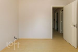 Image 44 - 658637