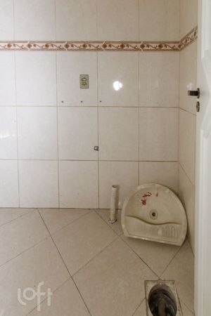 Image 28 - 658637