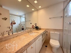 Image 17 - 658912
