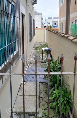 Image 8 - 661495