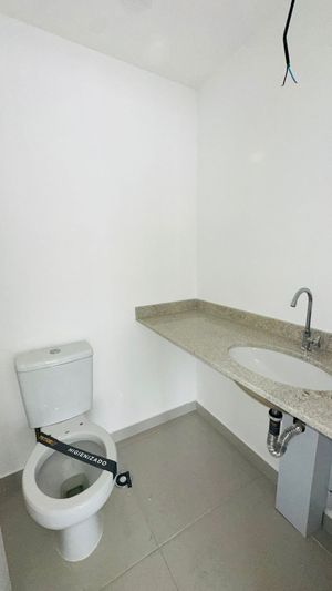 Image 11 - 663705