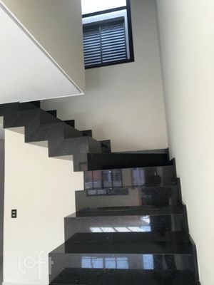 Image 10 - 667445