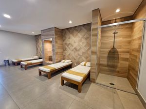 Image 19 - 674256