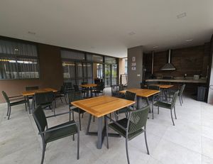 Image 14 - 674256