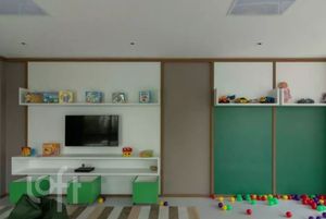 Image 17 - 674489