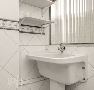 Image 8 - 676919