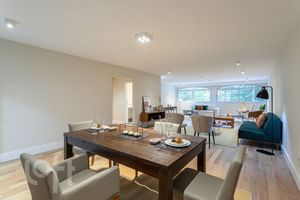 Image 29 - 677786