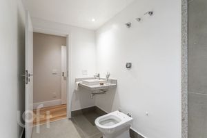 Image 19 - 677786