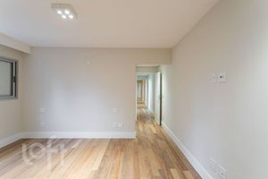 Image 11 - 677786