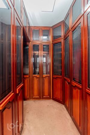 Image 19 - 679817