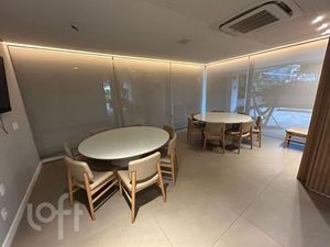 Image 17 - 681403