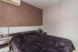 Image 15 - 682569