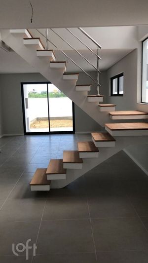 Image 19 - 688545