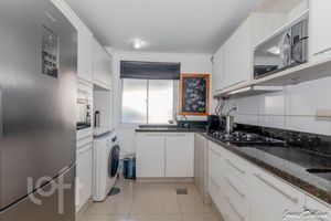 Image 11 - 688673